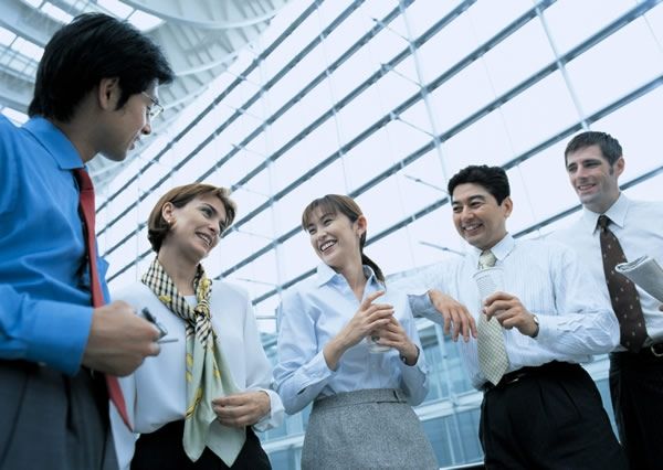 如何在职场中建立强大的人际网络(图1)